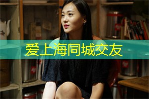 夜晚的南京东路步行街热闹景象